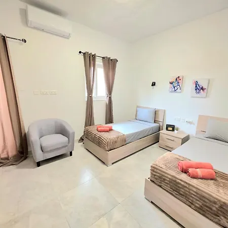 Solaria - Central Beachside 2Br In St Paul'S Bay *
